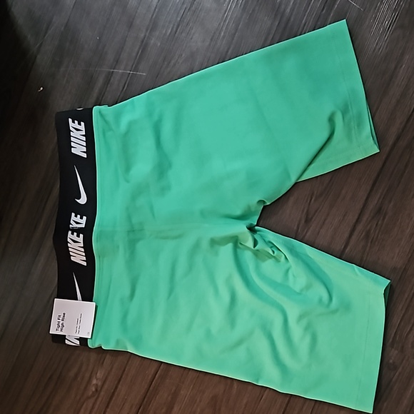 Nike pro shorts - Picture 2 of 4